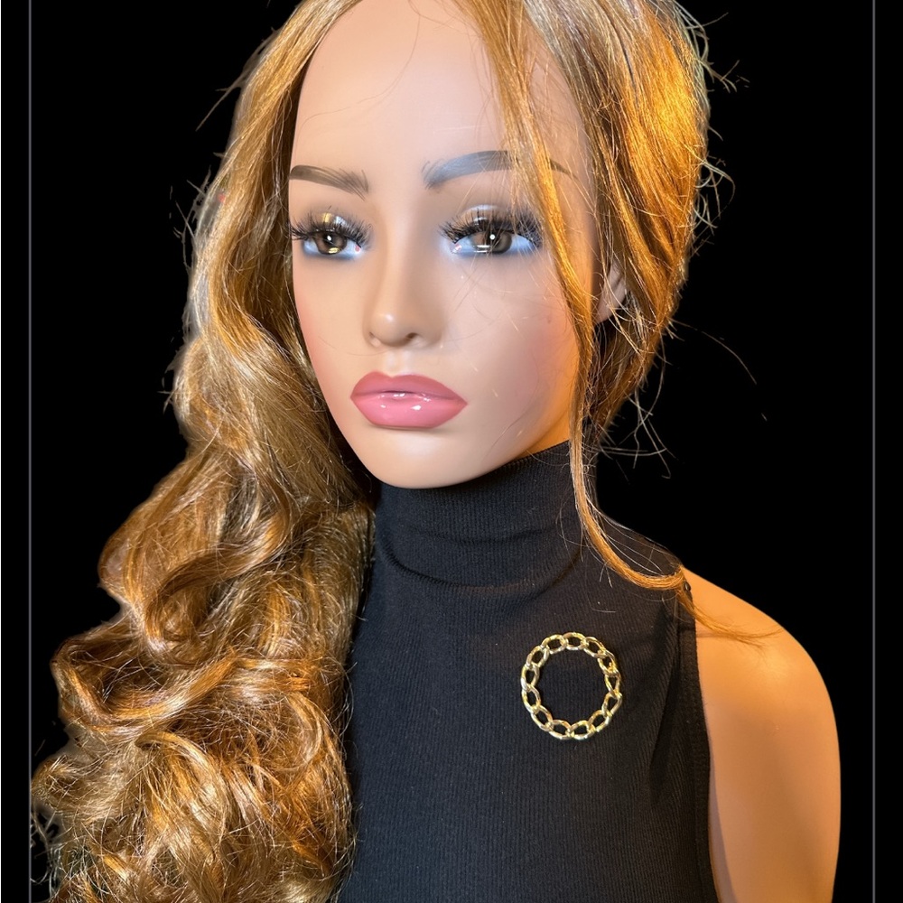Elegant Gold Chain Circle Brooch